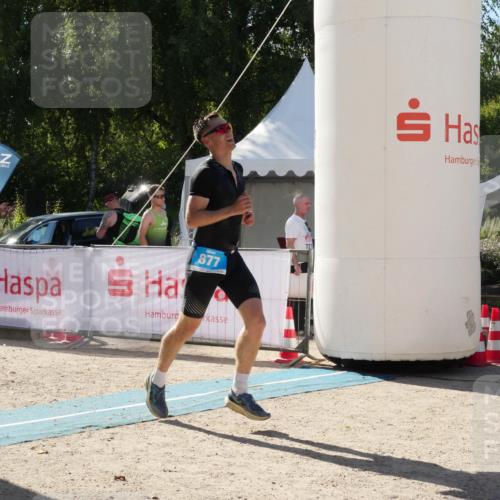 07.09.2025 - 19. Norderstedt Triathlon Zöllner http://msf.ph/oto/8791126 07.09.2025 15:42:30 Ziel 877, 1026 meine-sportfotos.de