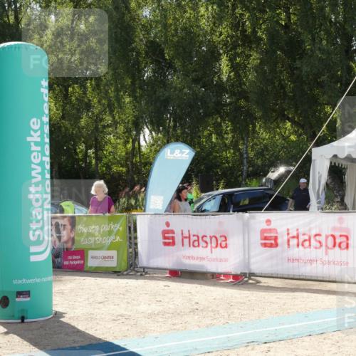 07.09.2025 - 19. Norderstedt Triathlon Zöllner http://msf.ph/oto/8791127 07.09.2025 15:42:32 Ziel 877, 1026 meine-sportfotos.de