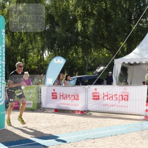 07.09.2025 - 19. Norderstedt Triathlon Zöllner http://msf.ph/oto/8791131 07.09.2025 15:42:33 Ziel 877, 1026 meine-sportfotos.de