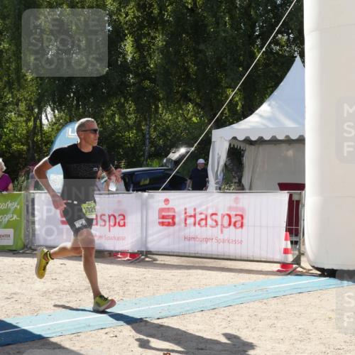 07.09.2025 - 19. Norderstedt Triathlon Zöllner http://msf.ph/oto/8791134 07.09.2025 15:42:33 Ziel 877, 1026 meine-sportfotos.de