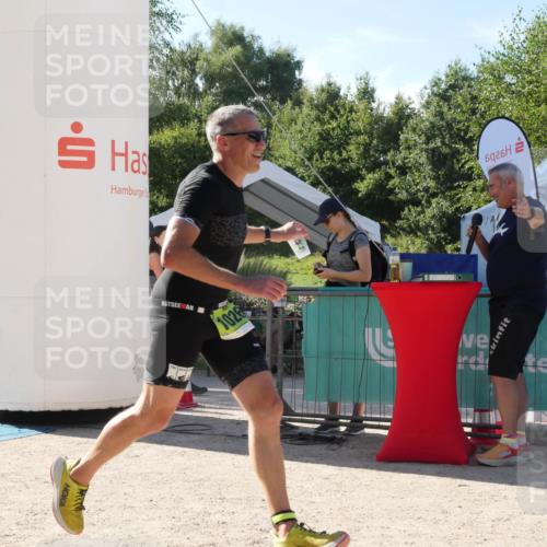 07.09.2025 - 19. Norderstedt Triathlon Zöllner http://msf.ph/oto/8791140 07.09.2025 15:42:34 Ziel 877, 1026 meine-sportfotos.de