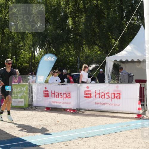07.09.2025 - 19. Norderstedt Triathlon Zöllner http://msf.ph/oto/8791160 07.09.2025 15:43:09 Ziel 911 meine-sportfotos.de