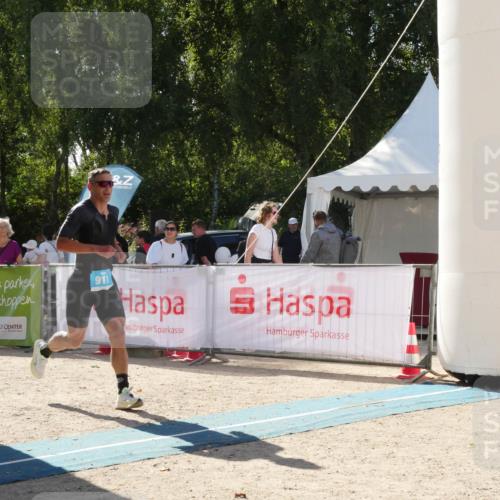 07.09.2025 - 19. Norderstedt Triathlon Zöllner http://msf.ph/oto/8791162 07.09.2025 15:43:09 Ziel 911 meine-sportfotos.de