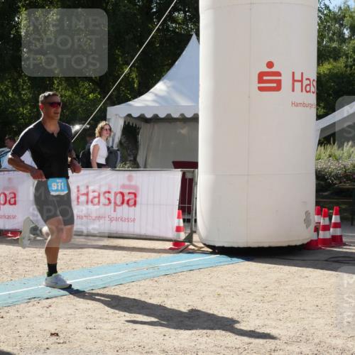 07.09.2025 - 19. Norderstedt Triathlon Zöllner http://msf.ph/oto/8791165 07.09.2025 15:43:10 Ziel 911 meine-sportfotos.de