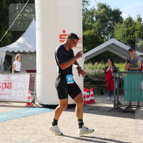 07.09.2025 - 19. Norderstedt Triathlon Zöllner http://msf.ph/oto/8791173 07.09.2025 15:43:11 Ziel 911 meine-sportfotos.de