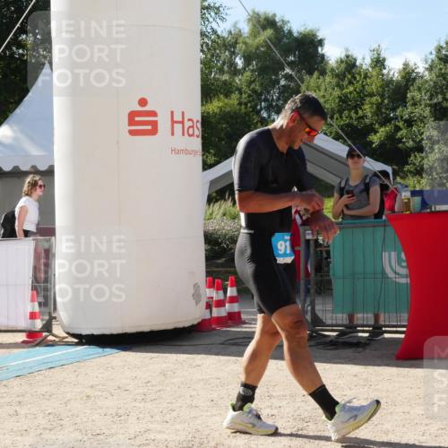 07.09.2025 - 19. Norderstedt Triathlon Zöllner http://msf.ph/oto/8791175 07.09.2025 15:43:11 Ziel 911 meine-sportfotos.de