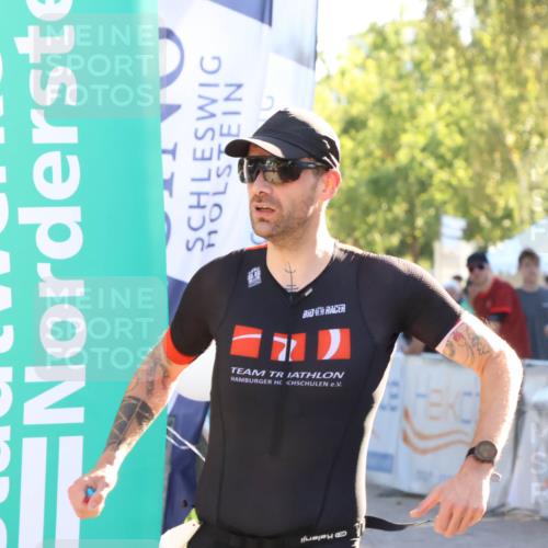 07.09.2025 - 19. Norderstedt Triathlon Zöllner http://msf.ph/oto/8791275 07.09.2025 16:31:22 Ziel 525, 549, 1594 meine-sportfotos.de