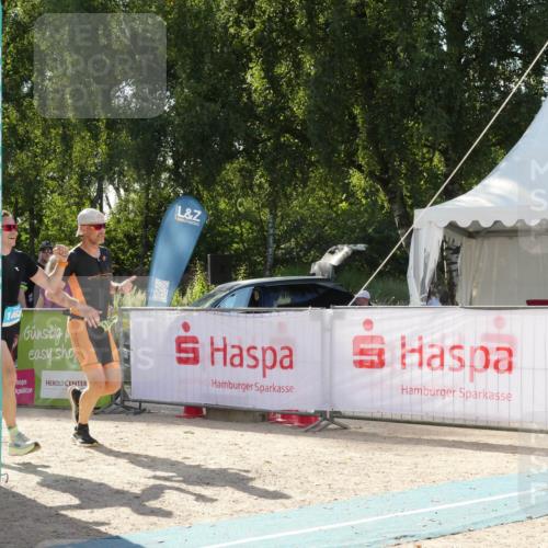 07.09.2025 - 19. Norderstedt Triathlon Zöllner http://msf.ph/oto/8791330 07.09.2025 15:47:51 Ziel 1000, 1462 meine-sportfotos.de