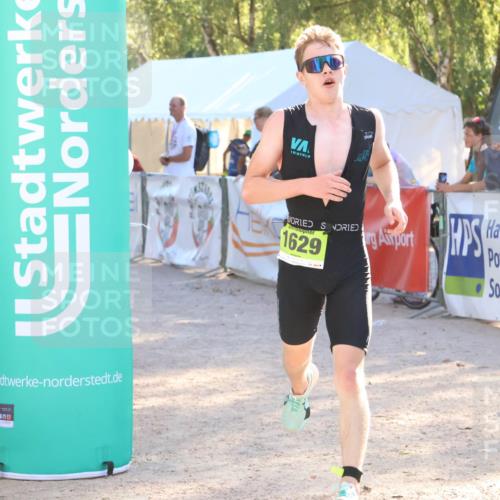 07.09.2025 - 19. Norderstedt Triathlon Zöllner http://msf.ph/oto/8791442 07.09.2025 16:32:16 Ziel 493, 1629 meine-sportfotos.de