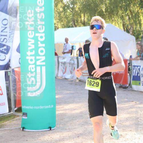 07.09.2025 - 19. Norderstedt Triathlon Zöllner http://msf.ph/oto/8791443 07.09.2025 16:32:16 Ziel 493, 1629 meine-sportfotos.de