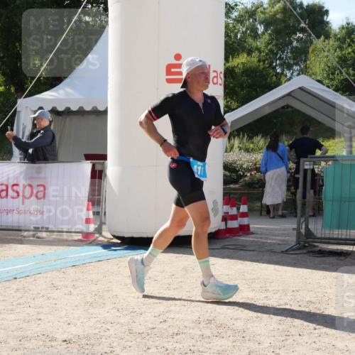 07.09.2025 - 19. Norderstedt Triathlon Zöllner http://msf.ph/oto/8791481 07.09.2025 15:53:01 Ziel 411, 1478 meine-sportfotos.de