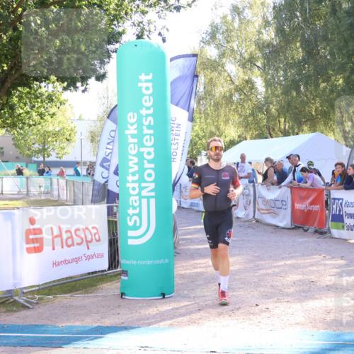 07.09.2025 - 19. Norderstedt Triathlon Zöllner http://msf.ph/oto/8791482 07.09.2025 16:32:20 Ziel 493, 1629 meine-sportfotos.de