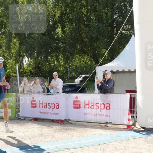 07.09.2025 - 19. Norderstedt Triathlon Zöllner http://msf.ph/oto/8791483 07.09.2025 15:53:03 Ziel 411, 1478 meine-sportfotos.de