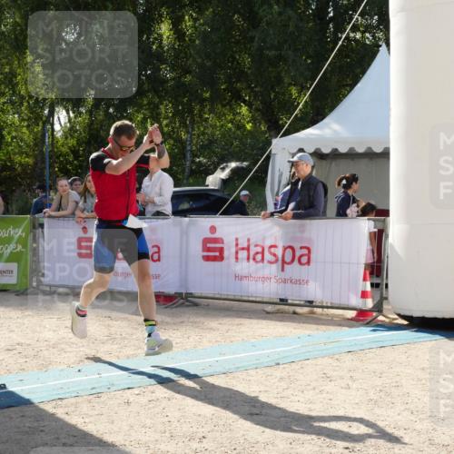 07.09.2025 - 19. Norderstedt Triathlon Zöllner http://msf.ph/oto/8791506 07.09.2025 15:53:59 Ziel 374 meine-sportfotos.de