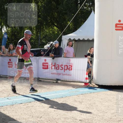07.09.2025 - 19. Norderstedt Triathlon Zöllner http://msf.ph/oto/8791547 07.09.2025 15:55:38 Ziel 987 meine-sportfotos.de