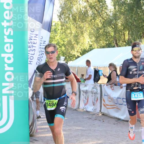 07.09.2025 - 19. Norderstedt Triathlon Zöllner http://msf.ph/oto/8791562 07.09.2025 16:32:35 Ziel 490, 521, 1433, 1484 meine-sportfotos.de