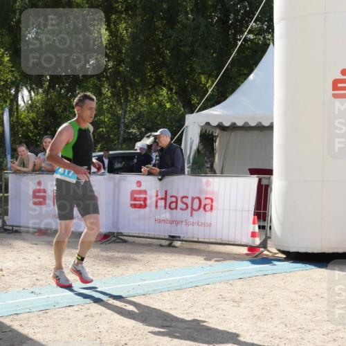 07.09.2025 - 19. Norderstedt Triathlon Zöllner http://msf.ph/oto/8791564 07.09.2025 15:56:11 Ziel 417 meine-sportfotos.de