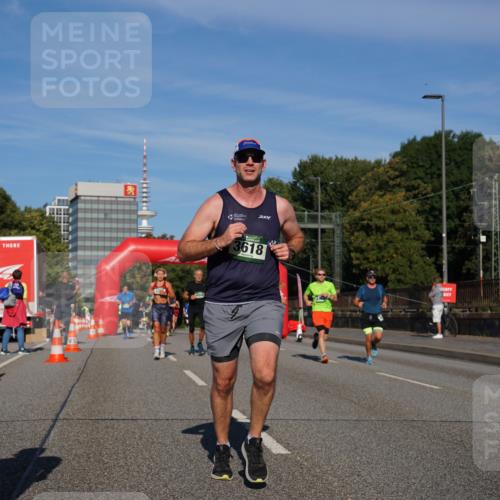 07.09.2025 - BARMER Alsterlauf Yannick Fuchs http://msf.ph/oto/8791587 07.09.2025 09:43:57 Laufen 3447, 3618 meine-sportfotos.de