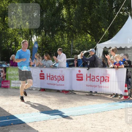 07.09.2025 - 19. Norderstedt Triathlon Zöllner http://msf.ph/oto/8791592 07.09.2025 15:58:47 Ziel 410, 427 meine-sportfotos.de