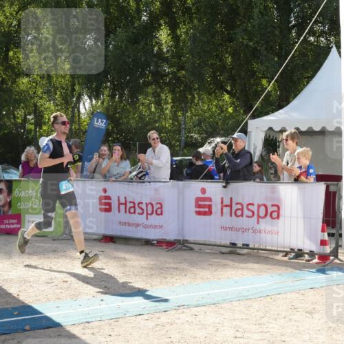 07.09.2025 - 19. Norderstedt Triathlon Zöllner http://msf.ph/oto/8791601 07.09.2025 15:58:50 Ziel 410, 427 meine-sportfotos.de