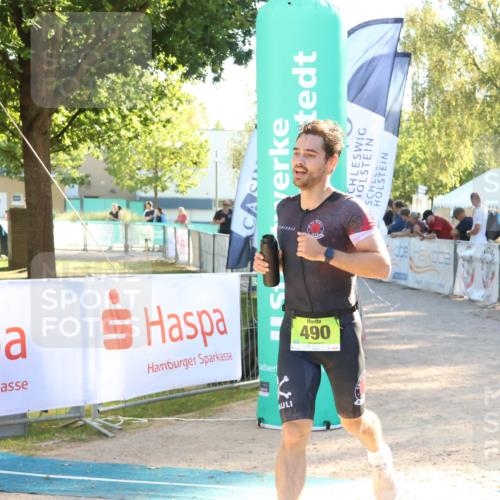 07.09.2025 - 19. Norderstedt Triathlon Zöllner http://msf.ph/oto/8791602 07.09.2025 16:32:39 Ziel 490, 521, 1433, 1484 meine-sportfotos.de
