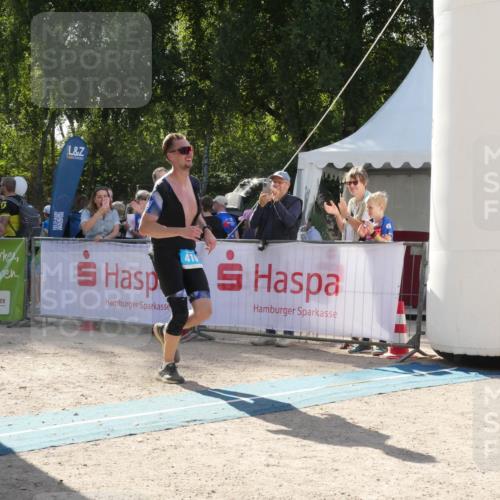 07.09.2025 - 19. Norderstedt Triathlon Zöllner http://msf.ph/oto/8791603 07.09.2025 15:58:51 Ziel 410, 427 meine-sportfotos.de