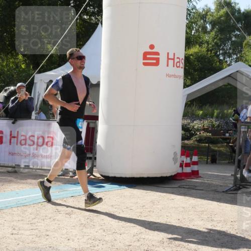 07.09.2025 - 19. Norderstedt Triathlon Zöllner http://msf.ph/oto/8791606 07.09.2025 15:58:51 Ziel 410, 427 meine-sportfotos.de