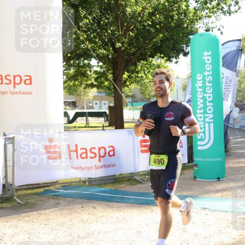 07.09.2025 - 19. Norderstedt Triathlon Zöllner http://msf.ph/oto/8791607 07.09.2025 16:32:40 Ziel 490, 1433, 1484 meine-sportfotos.de