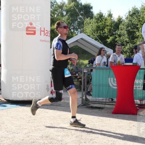 07.09.2025 - 19. Norderstedt Triathlon Zöllner http://msf.ph/oto/8791610 07.09.2025 15:58:52 Ziel 410, 427 meine-sportfotos.de
