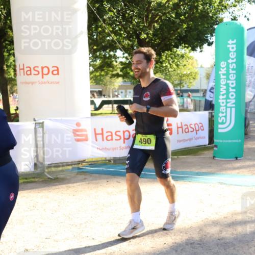 07.09.2025 - 19. Norderstedt Triathlon Zöllner http://msf.ph/oto/8791613 07.09.2025 16:32:40 Ziel 490, 1433, 1484 meine-sportfotos.de
