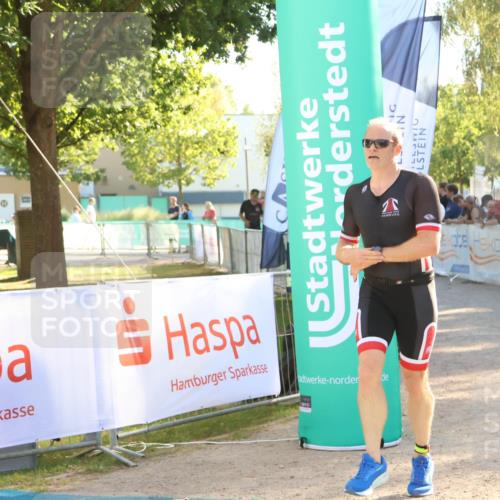 07.09.2025 - 19. Norderstedt Triathlon Zöllner http://msf.ph/oto/8791640 07.09.2025 16:32:46 Ziel 547 meine-sportfotos.de