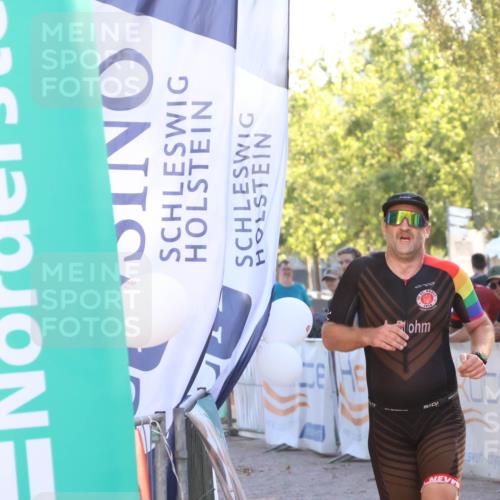 07.09.2025 - 19. Norderstedt Triathlon Zöllner http://msf.ph/oto/8791642 07.09.2025 16:32:51 Ziel 491, 547 meine-sportfotos.de
