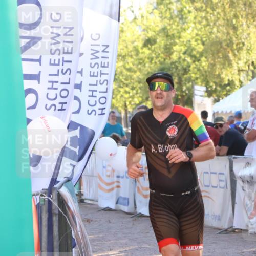 07.09.2025 - 19. Norderstedt Triathlon Zöllner http://msf.ph/oto/8791647 07.09.2025 16:32:52 Ziel 491, 547 meine-sportfotos.de