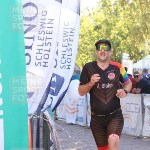 07.09.2025 - 19. Norderstedt Triathlon Zöllner http://msf.ph/oto/8791651 07.09.2025 16:32:52 Ziel 491, 547 meine-sportfotos.de