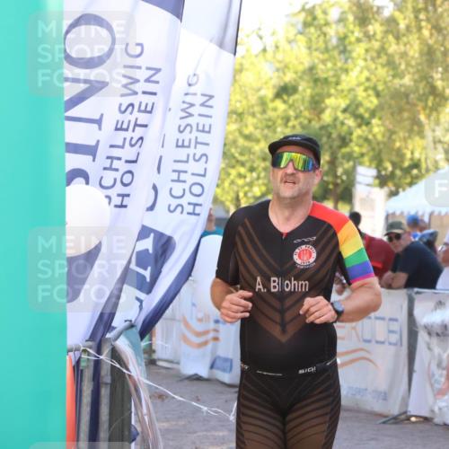 07.09.2025 - 19. Norderstedt Triathlon Zöllner http://msf.ph/oto/8791653 07.09.2025 16:32:52 Ziel 491, 547 meine-sportfotos.de