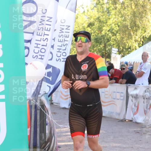 07.09.2025 - 19. Norderstedt Triathlon Zöllner http://msf.ph/oto/8791658 07.09.2025 16:32:52 Ziel 491, 547 meine-sportfotos.de