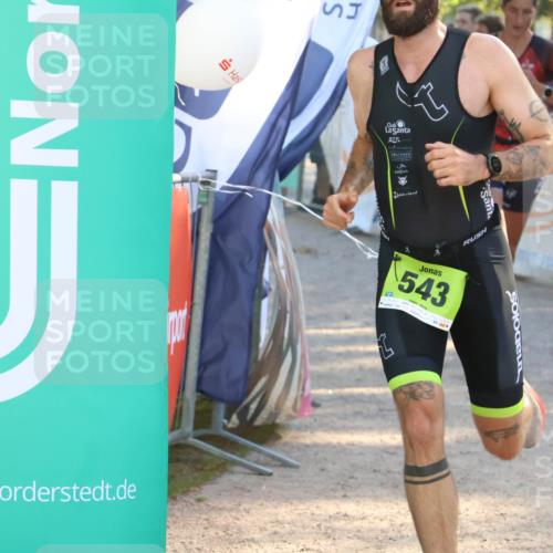07.09.2025 - 19. Norderstedt Triathlon Zöllner http://msf.ph/oto/8791699 07.09.2025 16:33:16 Ziel 438, 543 meine-sportfotos.de