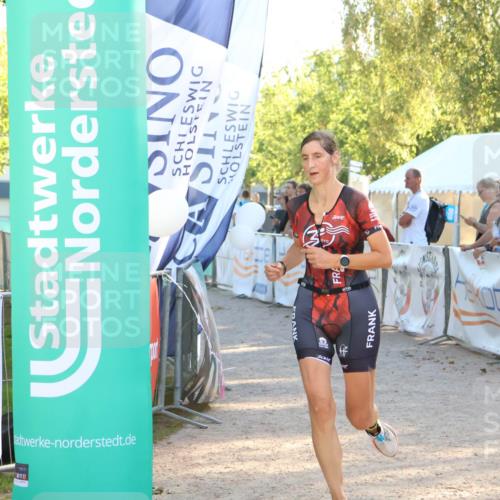 07.09.2025 - 19. Norderstedt Triathlon Zöllner http://msf.ph/oto/8791734 07.09.2025 16:33:20 Ziel 438, 543 meine-sportfotos.de