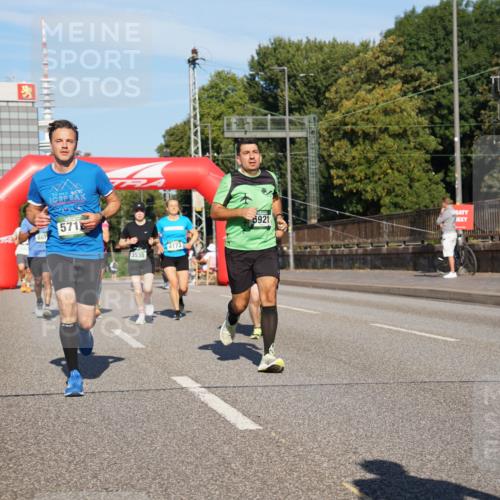 07.09.2025 - BARMER Alsterlauf Yannick Fuchs http://msf.ph/oto/8791765 07.09.2025 09:44:04 Laufen 807, 571, 3538, 4173, 5921 meine-sportfotos.de