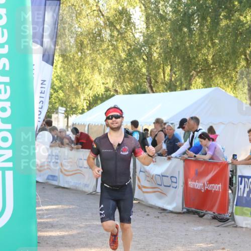 07.09.2025 - 19. Norderstedt Triathlon Zöllner http://msf.ph/oto/8791781 07.09.2025 16:33:47 Ziel 488, 518 meine-sportfotos.de
