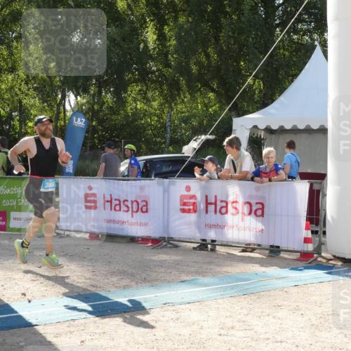 07.09.2025 - 19. Norderstedt Triathlon Zöllner http://msf.ph/oto/8791858 07.09.2025 16:09:24 Ziel 395, 1466 meine-sportfotos.de