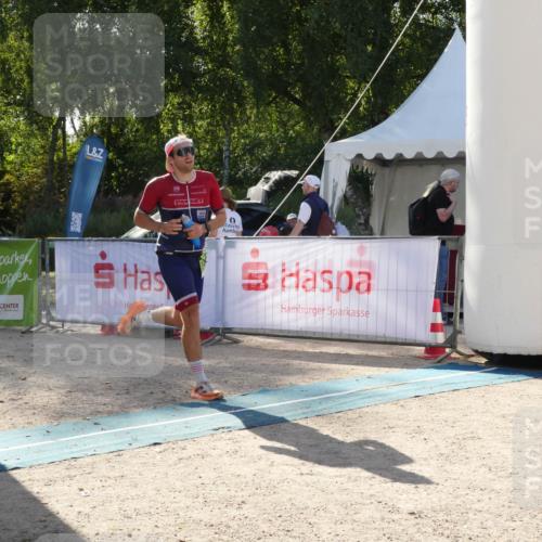 07.09.2025 - 19. Norderstedt Triathlon Zöllner http://msf.ph/oto/8791916 07.09.2025 16:10:46 Ziel 1496 meine-sportfotos.de
