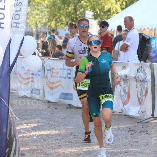 07.09.2025 - 19. Norderstedt Triathlon Zöllner http://msf.ph/oto/8791961 07.09.2025 16:34:41 Ziel 1080, 1587, 1590 meine-sportfotos.de