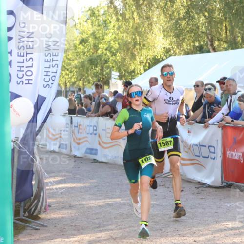 07.09.2025 - 19. Norderstedt Triathlon Zöllner http://msf.ph/oto/8791970 07.09.2025 16:34:42 Ziel 1080, 1587, 1590 meine-sportfotos.de