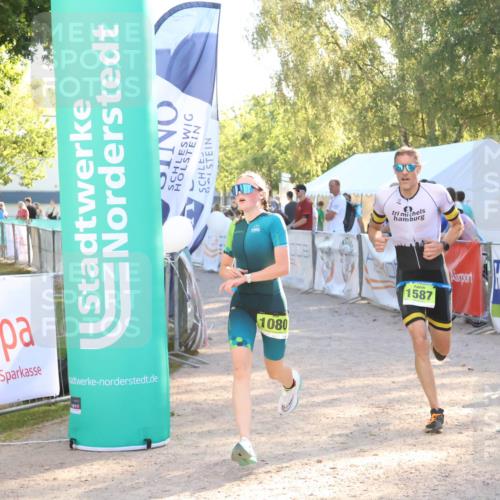 07.09.2025 - 19. Norderstedt Triathlon Zöllner http://msf.ph/oto/8791988 07.09.2025 16:34:43 Ziel 1080, 1587, 1590 meine-sportfotos.de