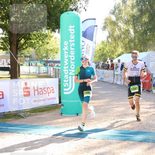 07.09.2025 - 19. Norderstedt Triathlon Zöllner http://msf.ph/oto/8791993 07.09.2025 16:34:43 Ziel 1080, 1587, 1590 meine-sportfotos.de