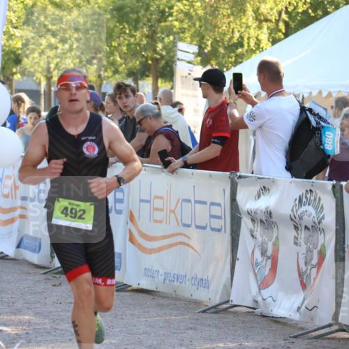 07.09.2025 - 19. Norderstedt Triathlon Zöllner http://msf.ph/oto/8792004 07.09.2025 16:35:08 Ziel 492 meine-sportfotos.de