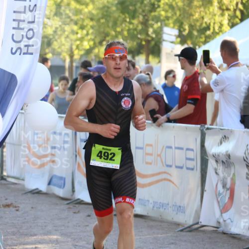 07.09.2025 - 19. Norderstedt Triathlon Zöllner http://msf.ph/oto/8792007 07.09.2025 16:35:08 Ziel 492 meine-sportfotos.de