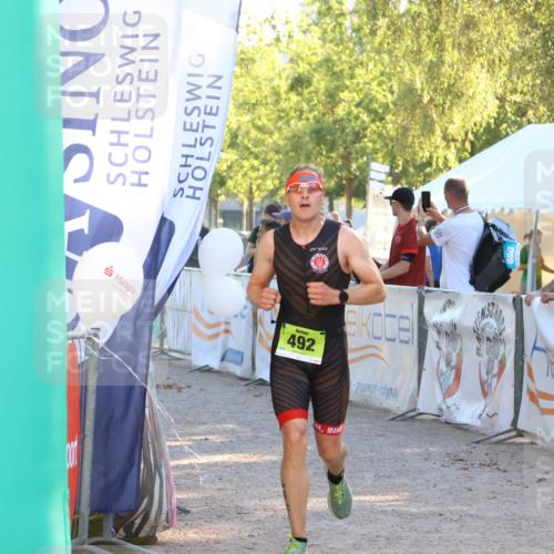 07.09.2025 - 19. Norderstedt Triathlon Zöllner http://msf.ph/oto/8792018 07.09.2025 16:35:09 Ziel 492 meine-sportfotos.de