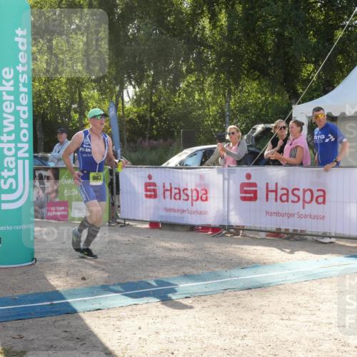 07.09.2025 - 19. Norderstedt Triathlon Zöllner http://msf.ph/oto/8792084 07.09.2025 16:17:19 Ziel 444, 967 meine-sportfotos.de